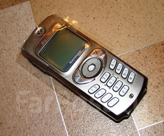 Philips Xenium 9@9w. �/� ����