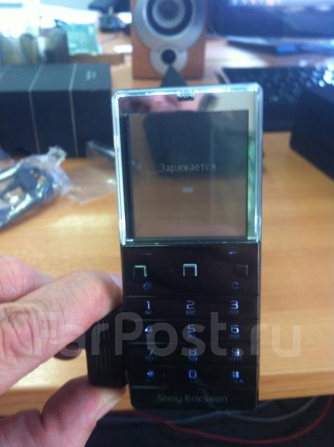 Sony Ericsson Xperia Pureness X5 с прозрачным экраном, б/у во Владивостоке