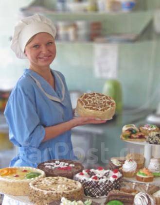 Работа кондитером в оренбурге свежие вакансии. Помощник кондитера. Объявление пекарь кондитер. Торт форне. Кондитер.