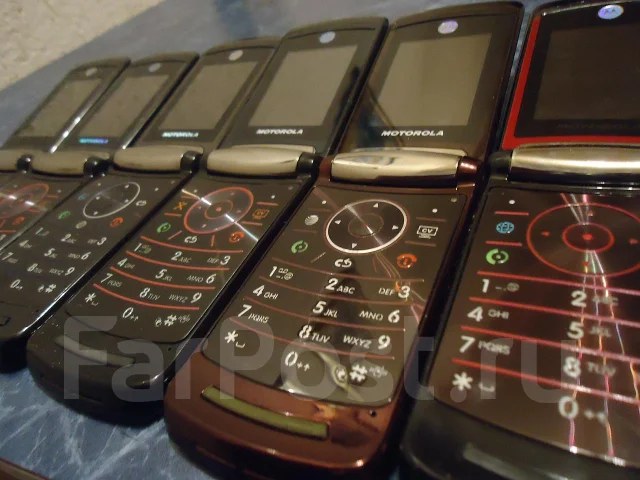 Motorola RAZR2 V9 ����