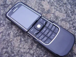 Nokia 8600 Luna. �����