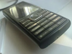 Sony Ericsson Cedar. �/�