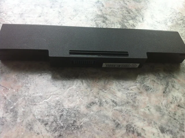 Roverbook Pro P435. 2����, ��� 2048 ��, ���� 320���, WiFi: 1, Bluetooth: 1, ����������� �� 2��. ����