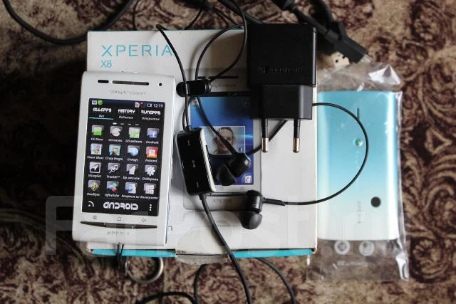Sony Ericsson Xperia X8. �/� ����