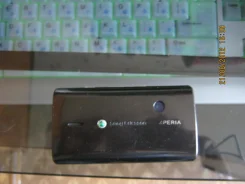 Sony Ericsson Xperia X8. �/�