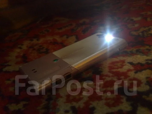 Sony Ericsson T700. �/� ����