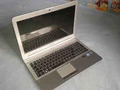 Samsung RC520. 2,3����, ��� 4 ��, ���� 500���, WiFi, Bluetooth