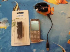 Nokia E52. �/�