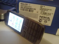 Nokia E52. �/�