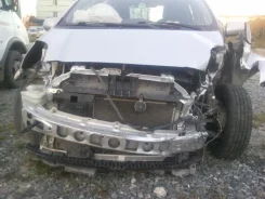 Toyota Yaris. �������, ��������, 1.3, ������