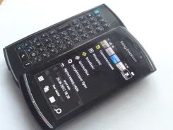 Sony Ericsson Vivaz pro. �/�