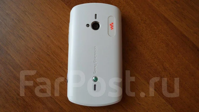 Sony Ericsson Live with Walkman. �/� ����