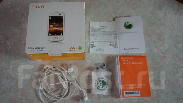 Sony Ericsson Live with Walkman. �/� ����