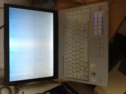 LG T1. 1,8����, ��� 512 ��, ���� 80���, Bluetooth ����