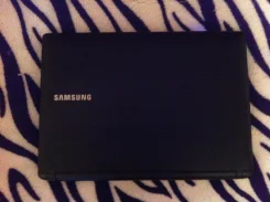 Samsung N100. 1,3����, ��� 1024 ��, ���� 250���, WiFi: 1, Bluetooth: 1, ����������� �� 3��. ����