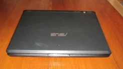 ASUS Eee PC 701. 1,0����, ��� 512 ��, ���� 4���, WiFi, ����������� �� 1��.
