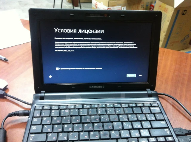 Samsung N145. 1,6����, ��� 1024 ��, ���� 160���, WiFi: 1, Bluetooth: 1, ����������� �� 2��. ����
