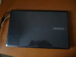 Samsung 355V5C. 32,0����, ��� 8 ��, ���� 5 400���, WiFi, Bluetooth, ����������� �� 7��. ����