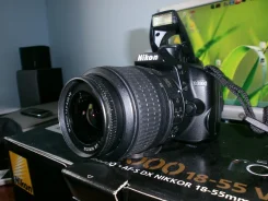 Nikon D3000 Kit. 10 - 14.9 ��