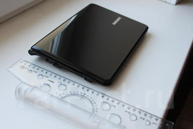 Samsung NF110. 1,7����, ��� 2048 ��, ���� 320���, WiFi: 1, Bluetooth: 1, ����������� �� 6��. ����