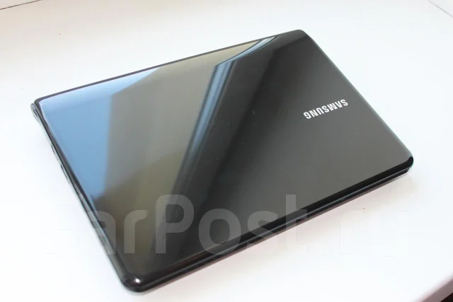 Samsung NF110. 1,7����, ��� 2048 ��, ���� 320���, WiFi: 1, Bluetooth: 1, ����������� �� 6��. ����