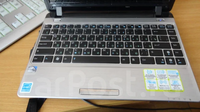 ASUS Eee PC 1201HA. 1,3����, ��� 2048 ��, ���� 250���, WiFi: 1, Bluetooth: 1, ����������� �� 7��. ����