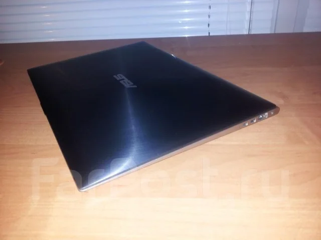 ASUS ZENBOOK UX31E. 1,7����, ��� 4 ��, ���� 256���, WiFi: 1, Bluetooth: 1, ����������� �� 10��. ����