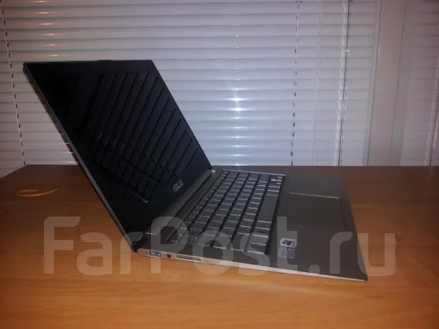 ASUS ZENBOOK UX31E. 1,7����, ��� 4 ��, ���� 256���, WiFi: 1, Bluetooth: 1, ����������� �� 10��. ����