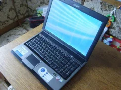 ASUS X55U. 2,2����, ��� 2048 ��, ���� 160���, WiFi: 1, Bluetooth: 1, ����������� �� 5��. ����