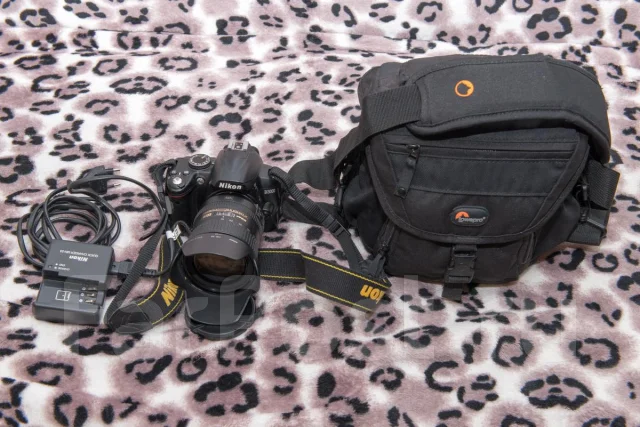 Nikon D3000 Body. 10 - 14.9 �� ����
