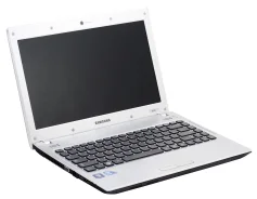 Samsung Q330. 2,4����, ��� 3072 ��, ���� 128���, WiFi, Bluetooth, ����������� �� 3��.