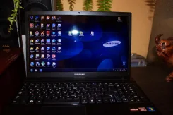 Samsung 305V5A. 1,8����, ��� 4 ��, ���� 640���, WiFi, Bluetooth