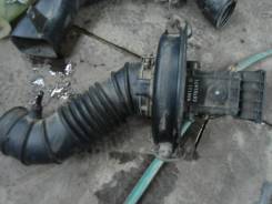 Патрубок воздухозаборника. Mitsubishi Eterna, E33A, E32A, E35A, E34A, E37A, E39A Mitsubishi Galant, E39A, E37A, E38A, E35A, E33A, E34A, E32A Mitsubish...