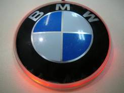 Логотип BMW вместо штатного с красной подсветкой