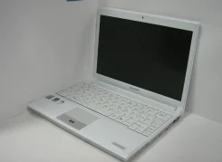 Toshiba. 1,4����, ��� 2048 ��, ���� 250���, WiFi, Bluetooth, ����������� �� 6��.