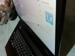 Samsung R410. 14", 2,0����, ��� 4096 ��, ���� 200 ��, WiFi, Bluetooth, ����������� �� 4 �.