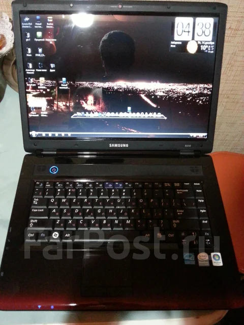 Samsung R410. 2����, ��� 4 ��, ���� 200���, WiFi: 1, Bluetooth: 1, ����������� �� 4��. ����