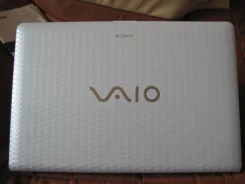 Sony VAIO VPC-EH1L1R. 2,1����, ��� 4 ��, ���� 320���, WiFi, Bluetooth, ����������� �� 3��. ����
