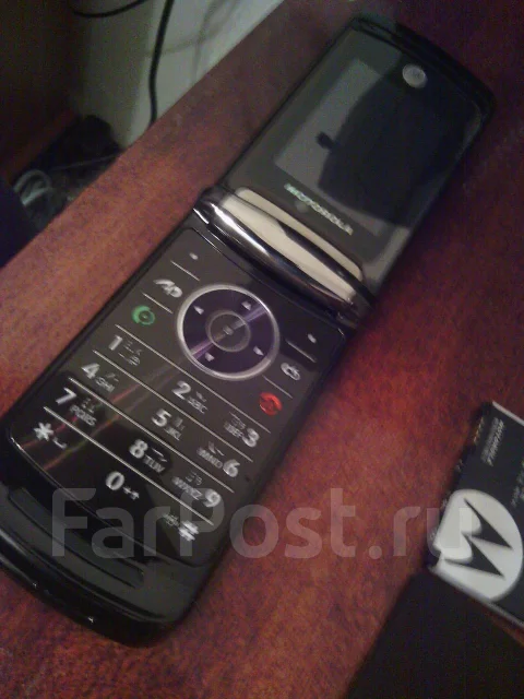 Motorola RAZR2 V8 2Gb. �/� ����