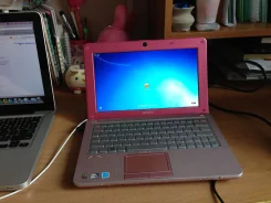 Sony VAIO VPC-CW1S1R. 1,7����, ��� 1024 ��, ���� 150���, WiFi, Bluetooth, ����������� �� 4��.