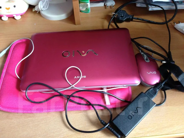 Sony VAIO VPC-CW1S1R. 1,7����, ��� 1024 ��, ���� 150���, WiFi: 1, Bluetooth: 1, ����������� �� 4��. ����