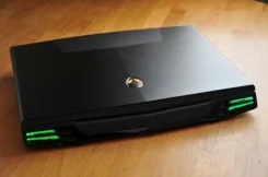 DELL Alienware M17x R3. 3,5����, ��� 8 ��, ���� 750���, WiFi: 1, Bluetooth: 1, ����������� �� 4��. ����