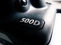 Canon EOS 500D Kit. 10 - 14.9 ��