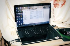 DELL Studio XPS 16. 2,4����, ��� 4096 ��, ���� 500 ��, WiFi, Bluetooth, ����������� �� 2 �.