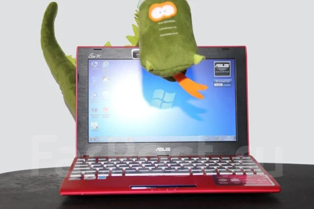 ASUS Eee PC 1025CE. 133����, ��� 256 �� � ������, ���� 500���, WiFi: 1, Bluetooth: 1, ����������� �� 12��. ����