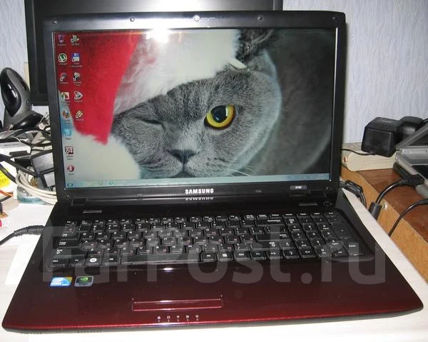 Samsung R780. 2,4����, ��� 4 ��, ���� 500���, WiFi: 1, Bluetooth: 1, ����������� �� 2��. ����