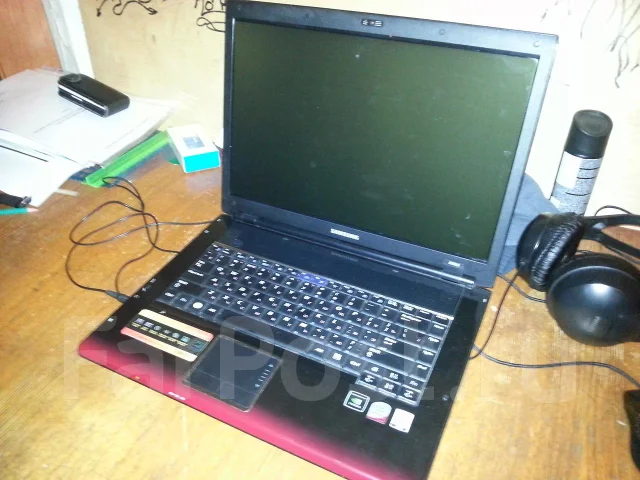 Samsung R560. 2,7����, ��� 3072 ��, ���� 160���, ����������� �� 4��. ����