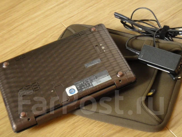 ASUS Eee PC 1008P. 1,7����, ��� 2048 ��, ���� 250���, WiFi: 1, Bluetooth: 1, ����������� �� 12��. ����