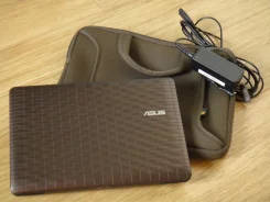 ASUS Eee PC 1008P. 1,7����, ��� 2048 ��, ���� 250���, WiFi, Bluetooth, ����������� �� 12��. ����