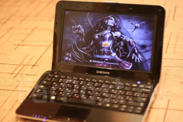 Samsung NF210. 1,6����, ��� 1024 ��, ���� 250���, Bluetooth: 1, ����������� �� 6��. ����
